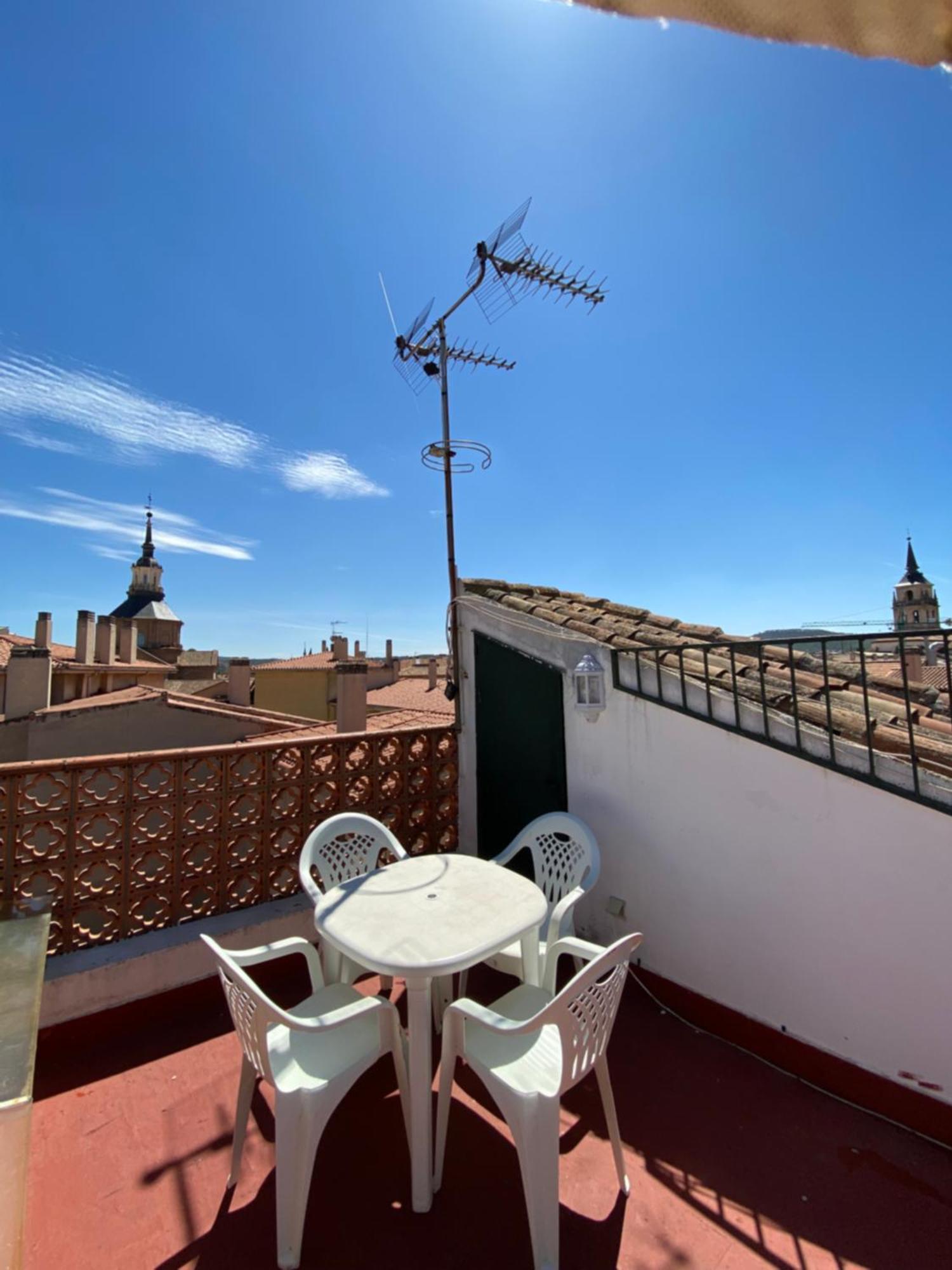 Casa De Huespedes Vecinodecerbantes Hotel Alcalá de Henares Kültér fotó
