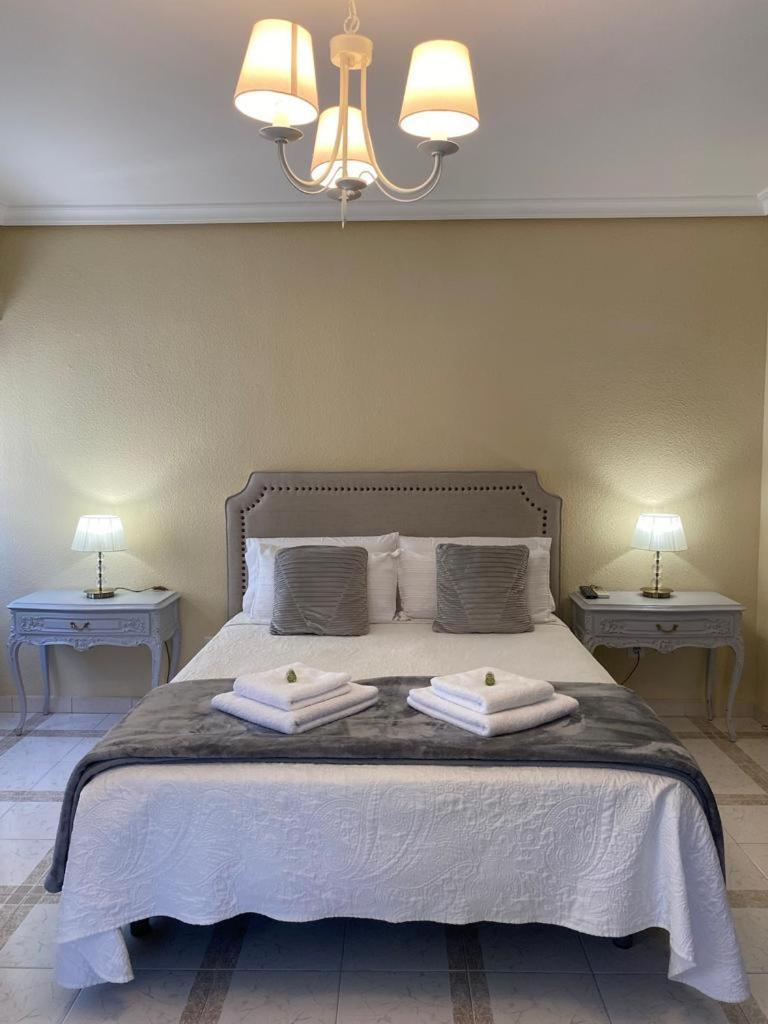 Casa De Huespedes Vecinodecerbantes Hotel Alcalá de Henares Kültér fotó