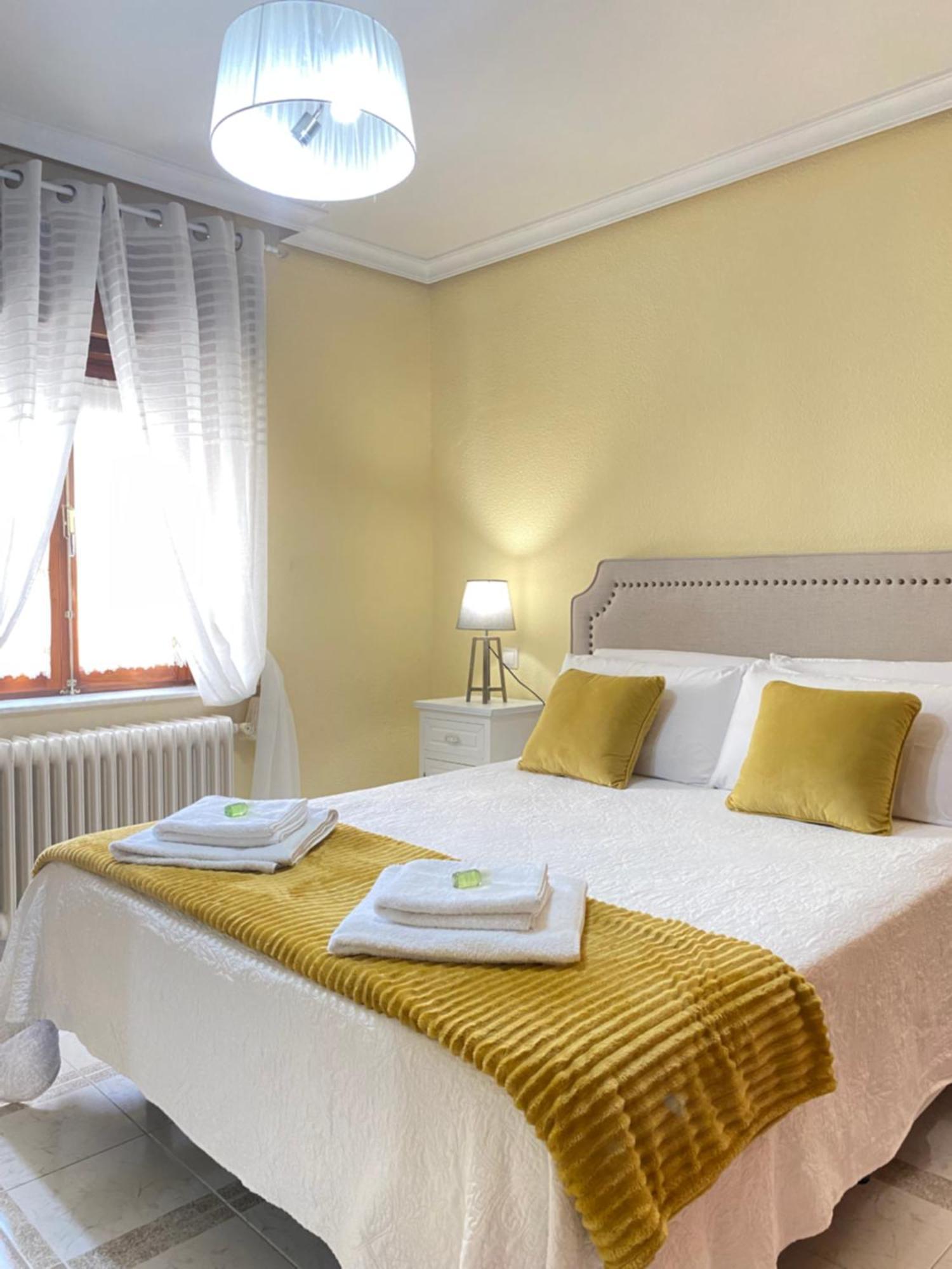 Casa De Huespedes Vecinodecerbantes Hotel Alcalá de Henares Kültér fotó