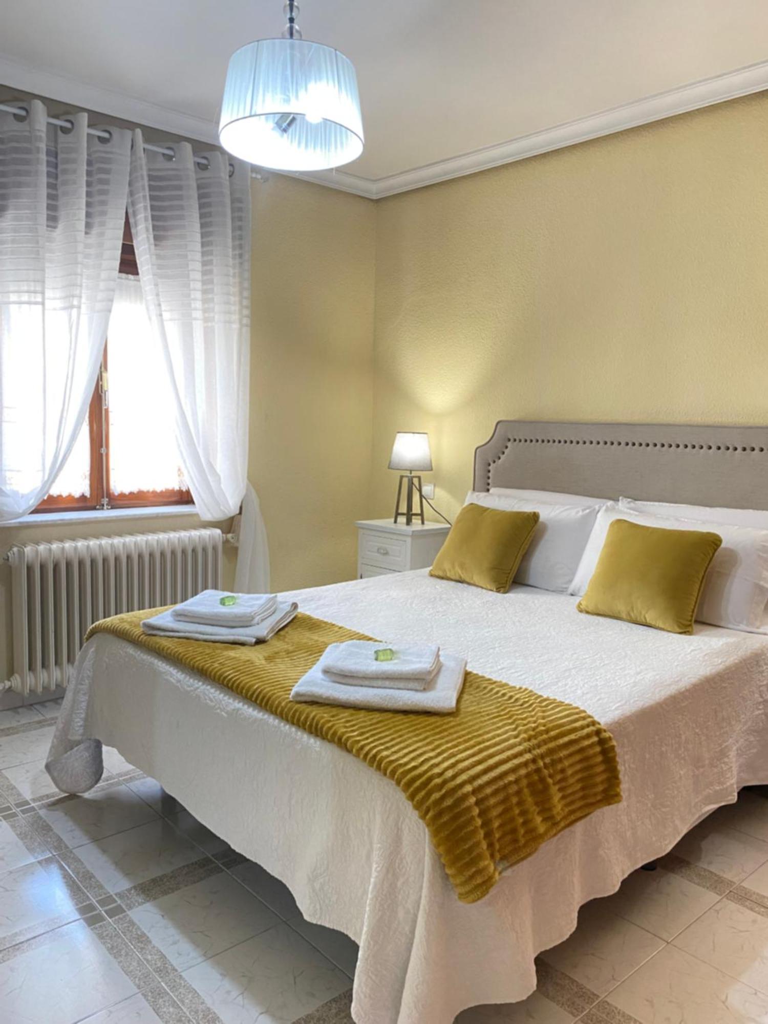 Casa De Huespedes Vecinodecerbantes Hotel Alcalá de Henares Kültér fotó