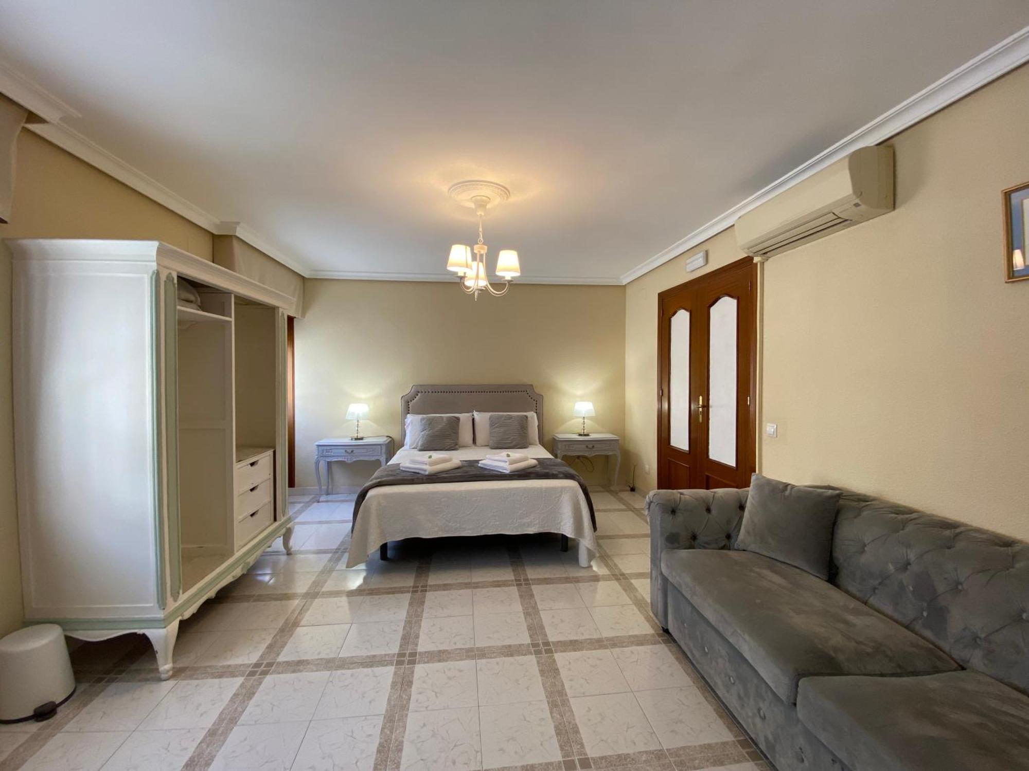 Casa De Huespedes Vecinodecerbantes Hotel Alcalá de Henares Kültér fotó