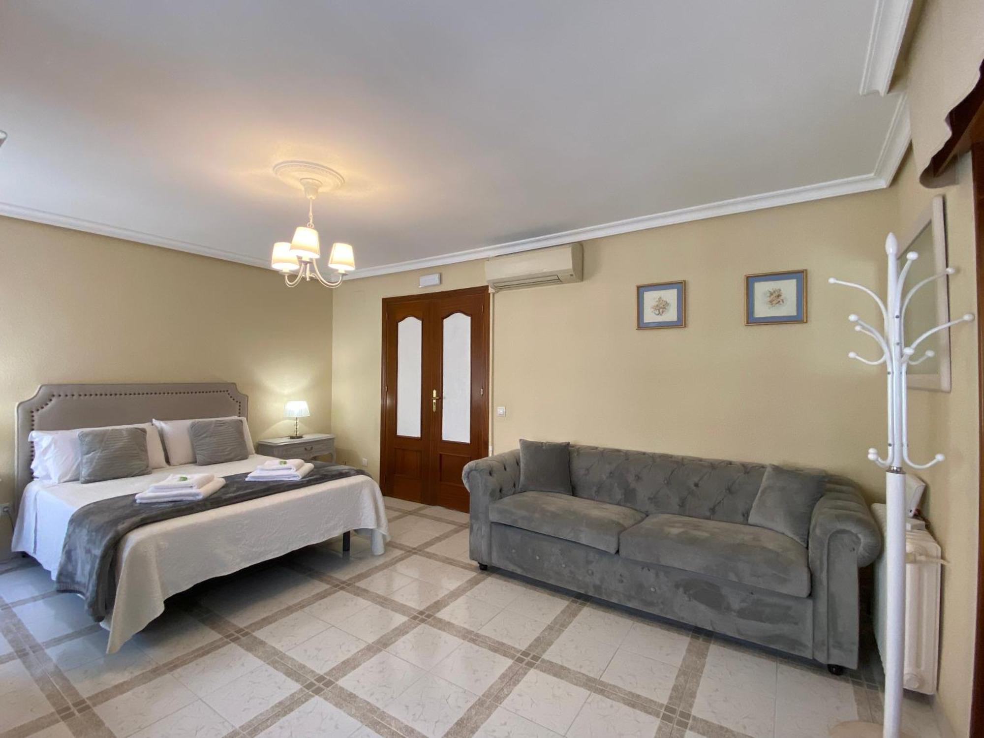 Casa De Huespedes Vecinodecerbantes Hotel Alcalá de Henares Kültér fotó