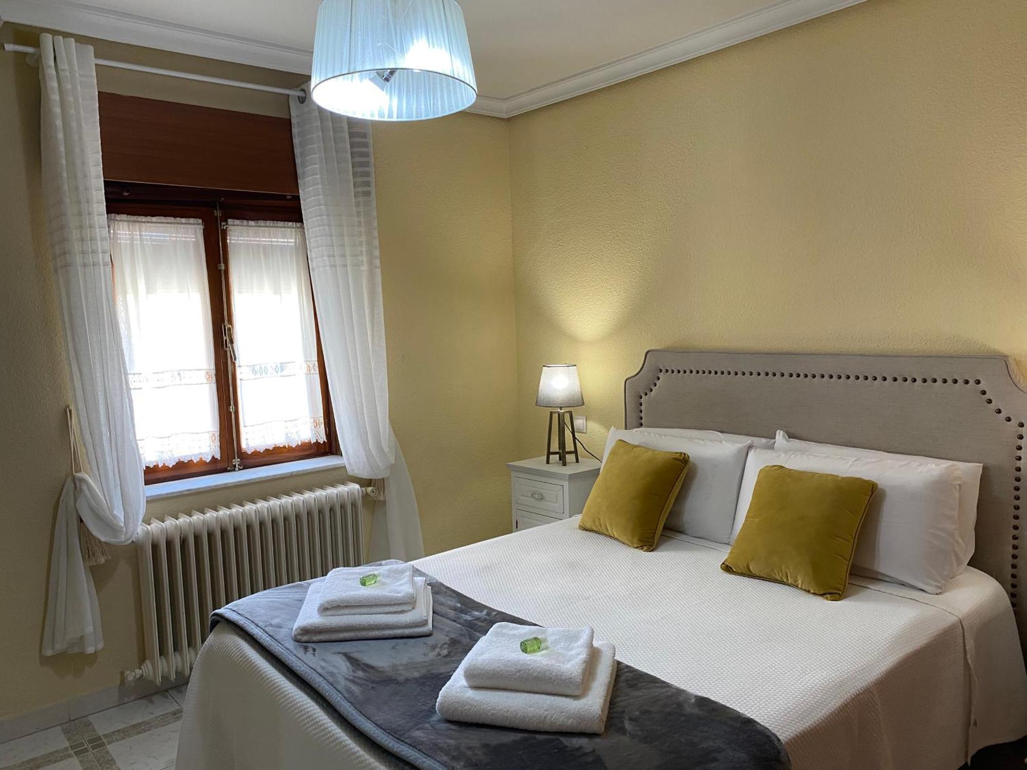 Casa De Huespedes Vecinodecerbantes Hotel Alcalá de Henares Kültér fotó